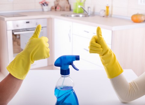 Local cleaner working in a Chelsea apartment with practical access considerations